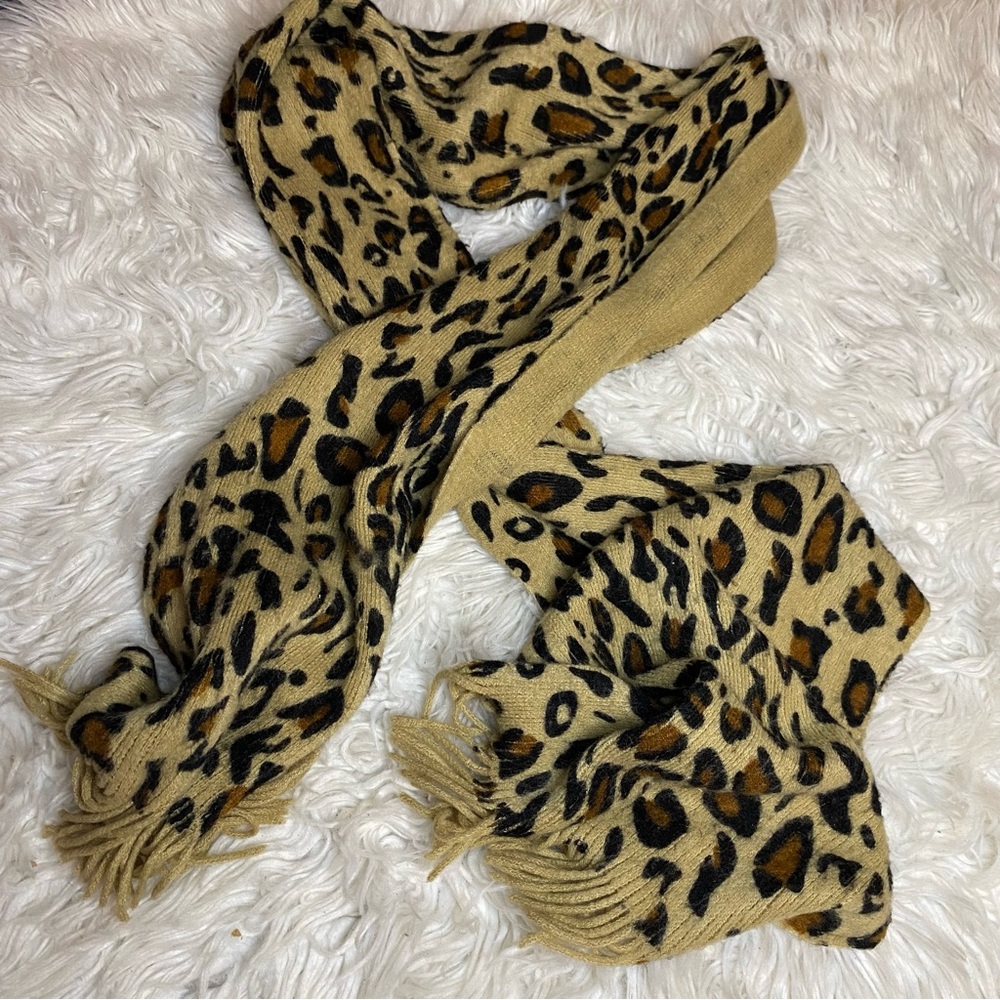 Y2K Rue21 cheetah/leopard knit scarf with tassels